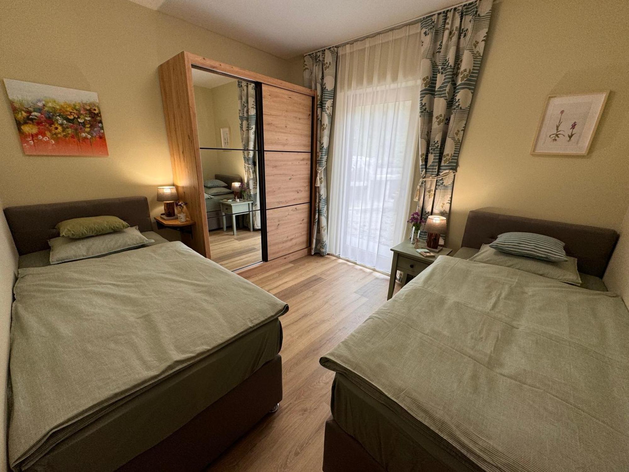 Apartment With A Terrace Forest Home Lullula Veprinac Luaran gambar