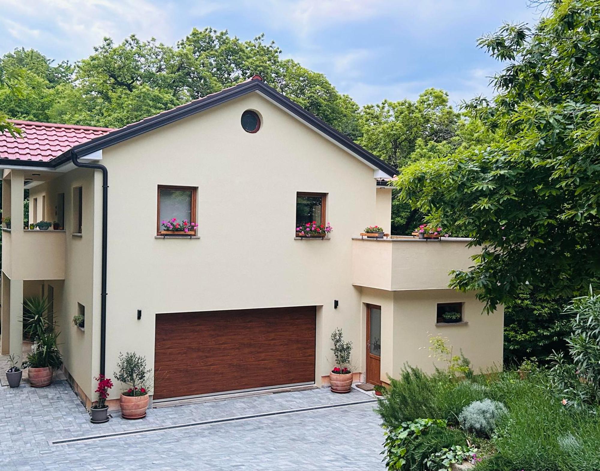 Apartment With A Terrace Forest Home Lullula Veprinac Luaran gambar