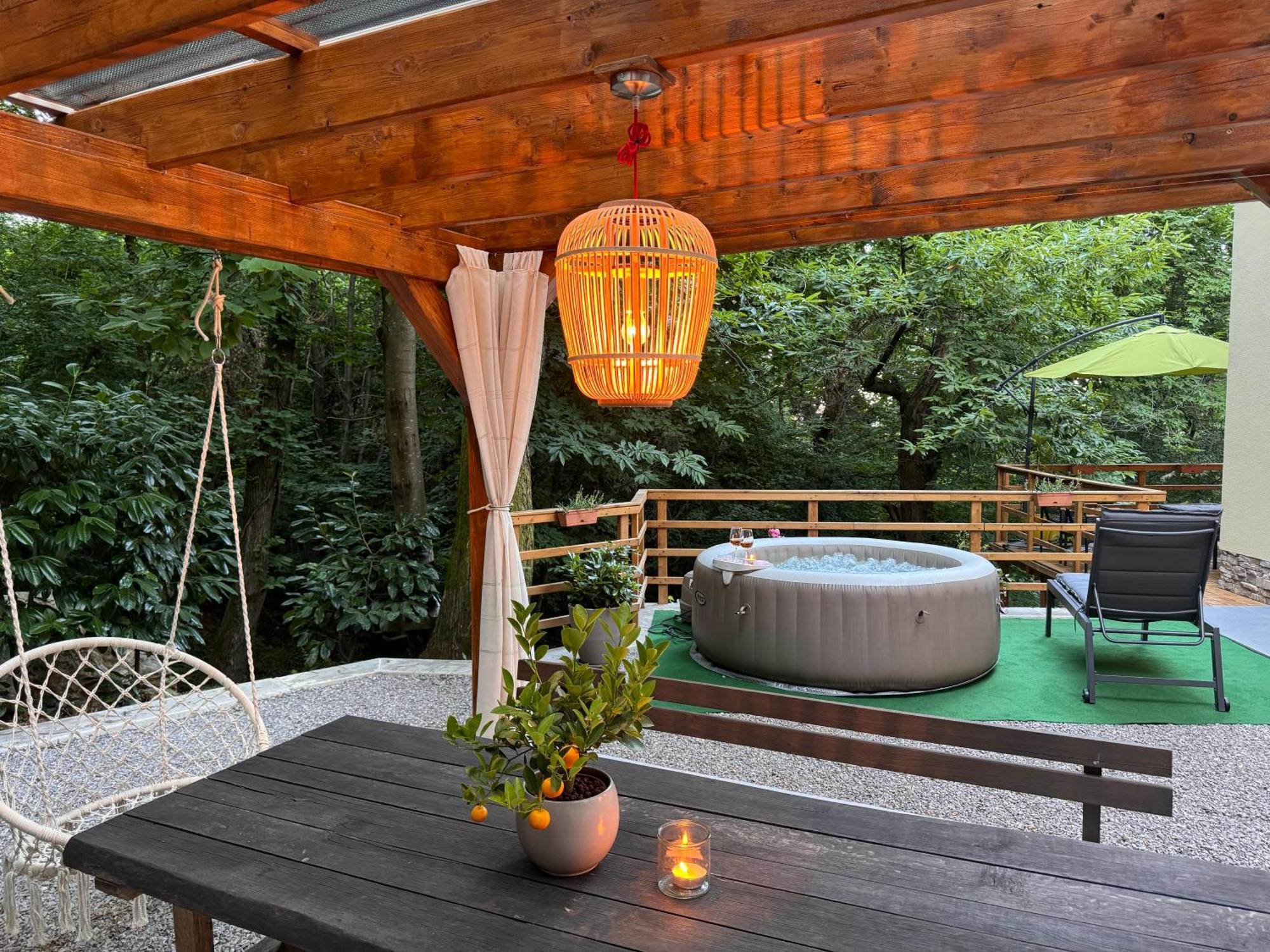 Apartment With A Terrace Forest Home Lullula Veprinac Luaran gambar